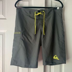 Quicksilver Men’s Everyday Board Short Swim Trunk Size 32”x21”